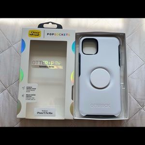 iPhone 11 Pro Max Otterbox/Popsocket Case